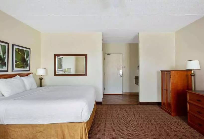 Отель La Quinta Inn & Suites By Wyndham Sawgrass