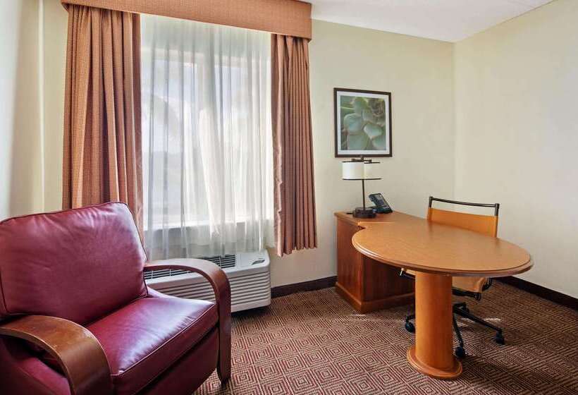 فندق La Quinta Inn & Suites By Wyndham Sawgrass