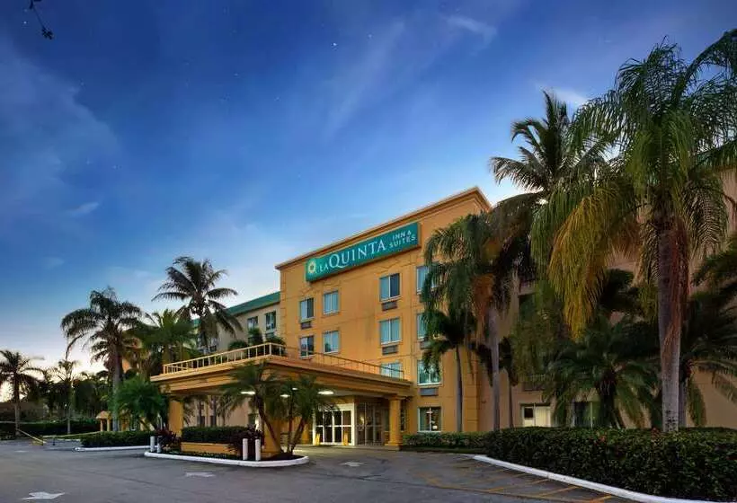 Отель La Quinta Inn & Suites By Wyndham Sawgrass