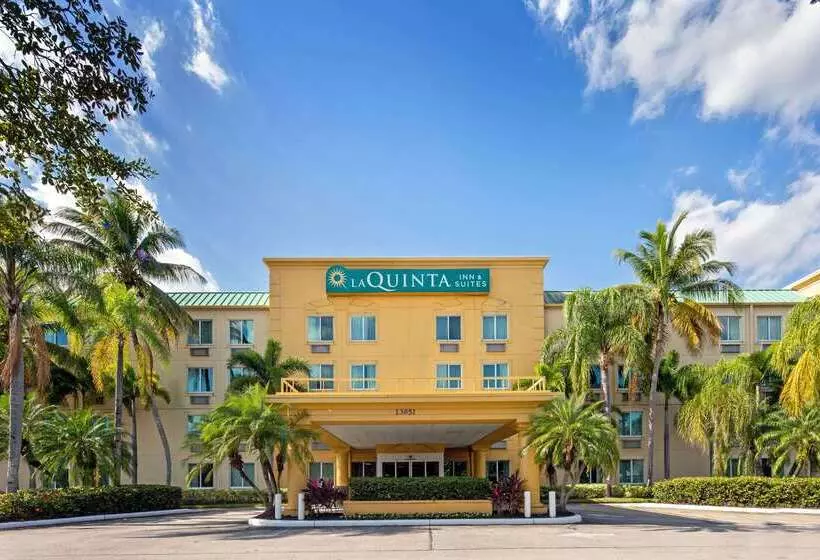 Отель La Quinta Inn & Suites By Wyndham Sawgrass