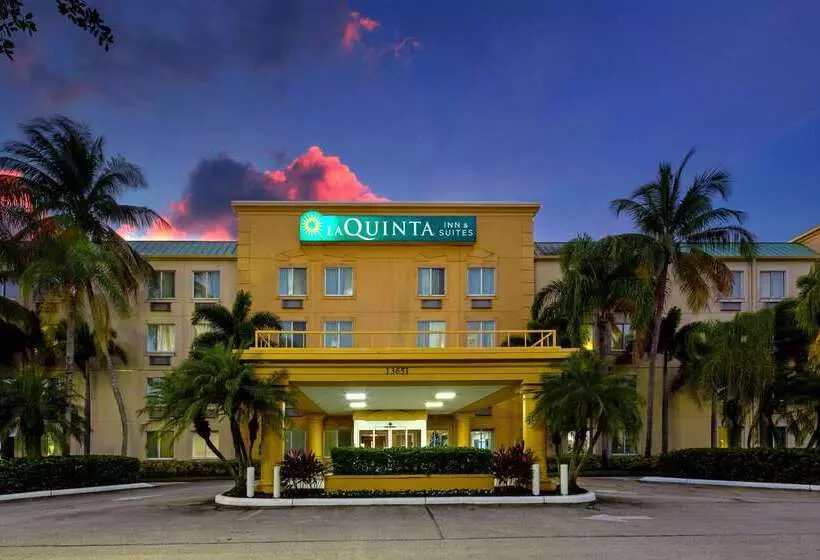 Отель La Quinta Inn & Suites By Wyndham Sawgrass
