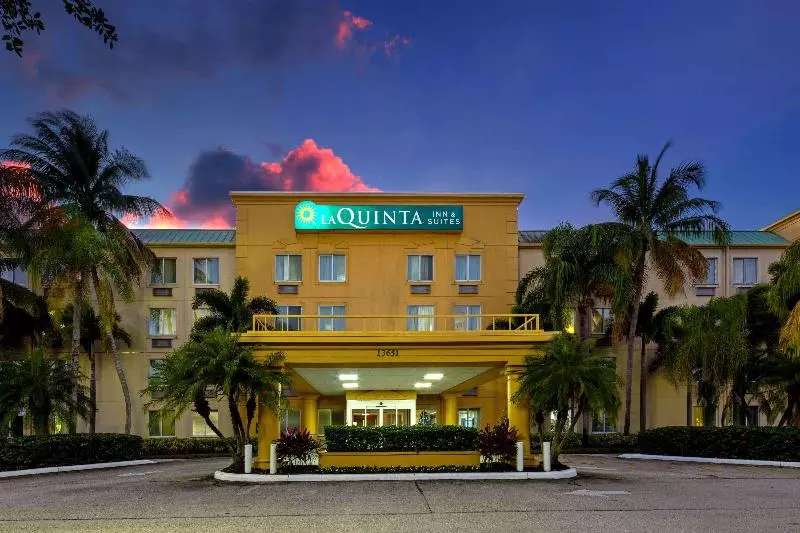 Отель La Quinta Inn & Suites By Wyndham Sawgrass