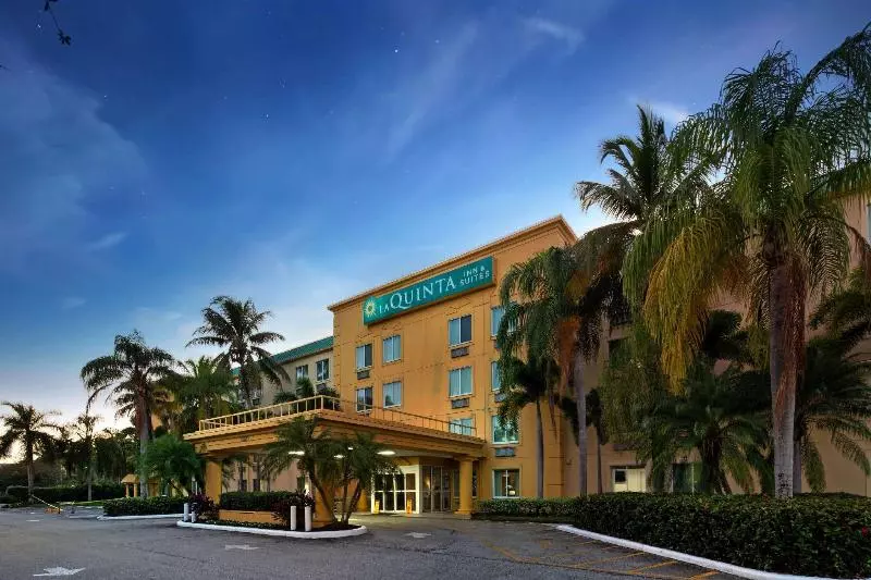 Отель La Quinta Inn & Suites By Wyndham Sawgrass
