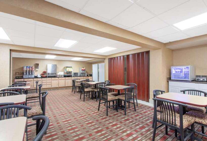 Отель Ramada Limited Cockeysville