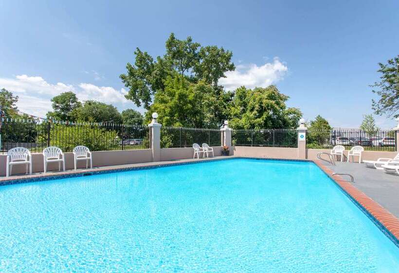 Отель Ramada Limited Cockeysville