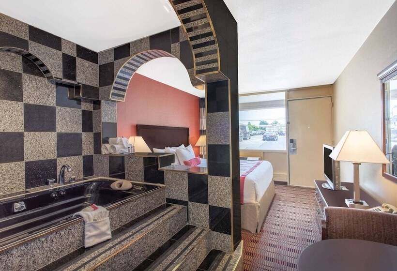 Отель Ramada Limited Cockeysville