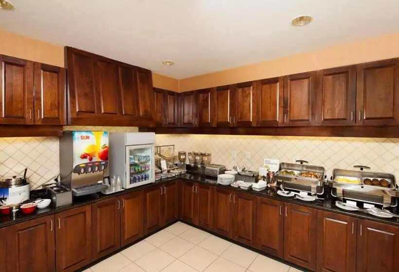 호텔 Residence Inn By Marriott Wichita East At Plazzio