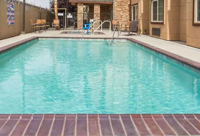 Microtel Inn & Suites By Wyndham Tracy