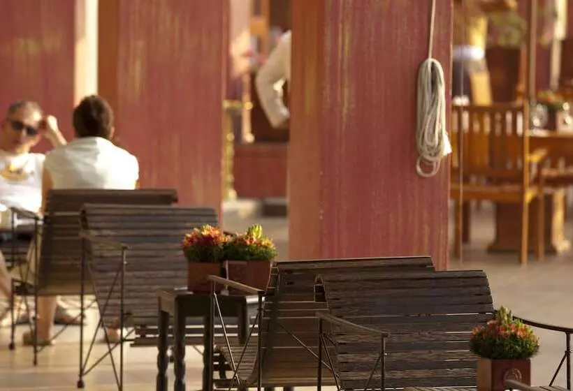 Отель Amaya Hills Kandy