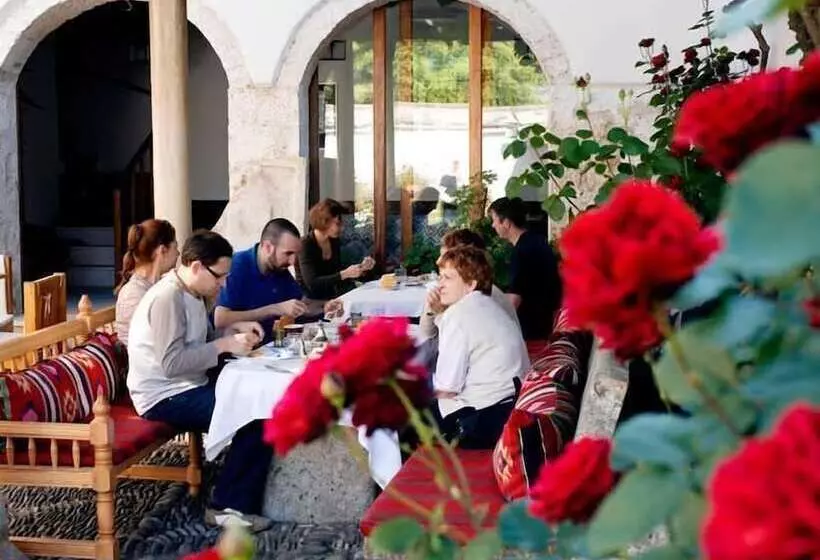 هتل Bosnian National Monument Muslibegovic House