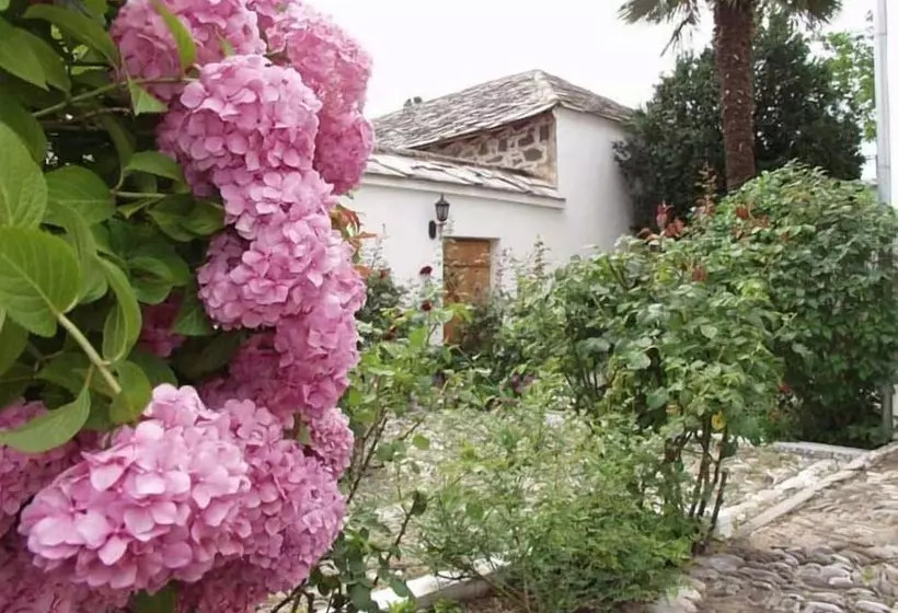 هتل Bosnian National Monument Muslibegovic House