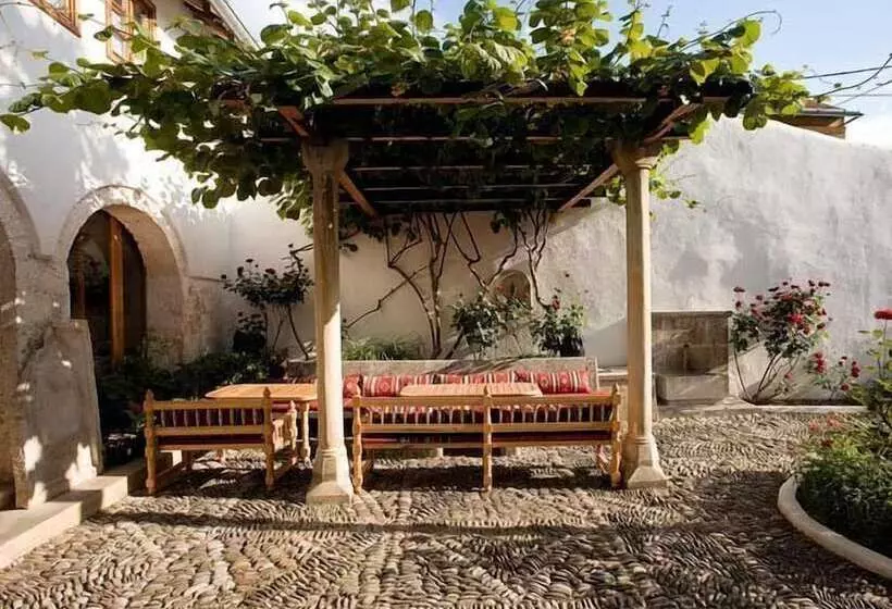 هتل Bosnian National Monument Muslibegovic House