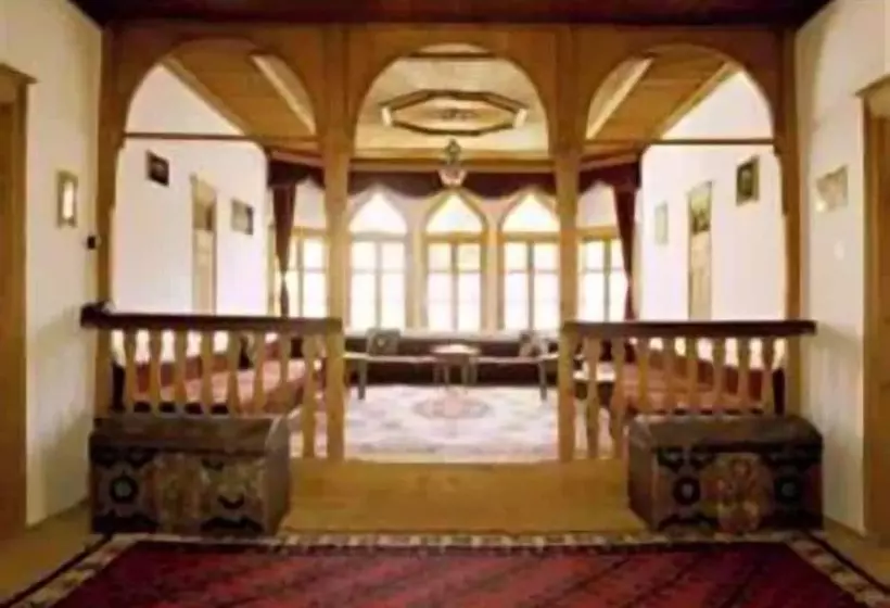 هتل Bosnian National Monument Muslibegovic House