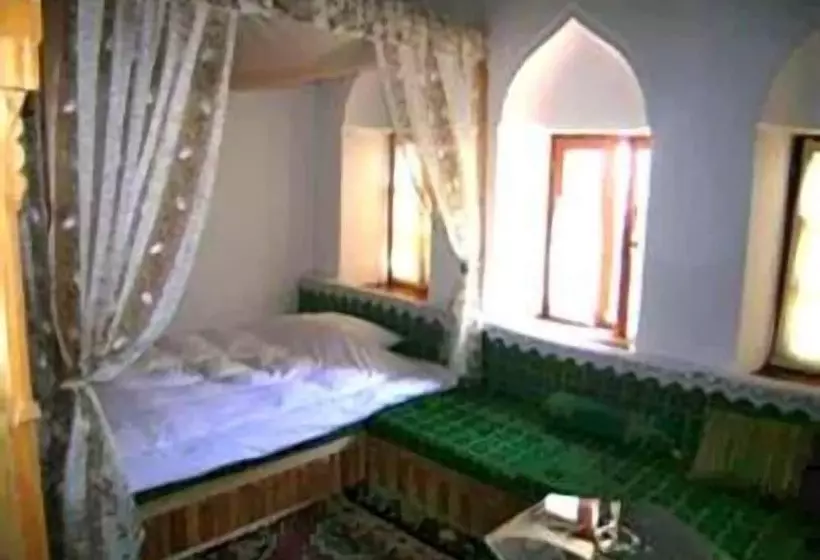هتل Bosnian National Monument Muslibegovic House