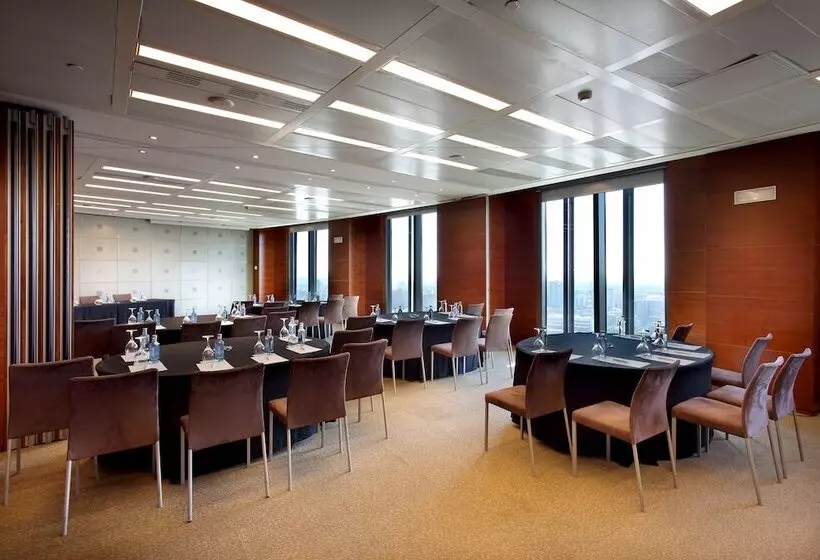 هتل Eurostars Madrid Tower