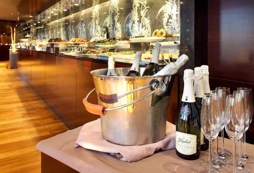 هتل Eurostars Madrid Tower