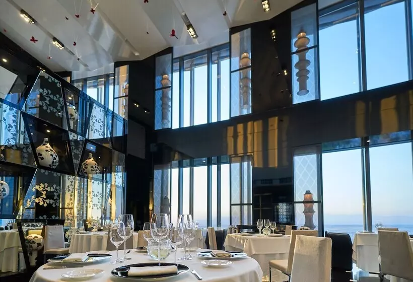هتل Eurostars Madrid Tower