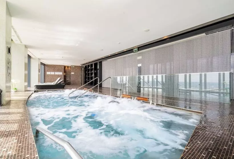 هتل Eurostars Madrid Tower