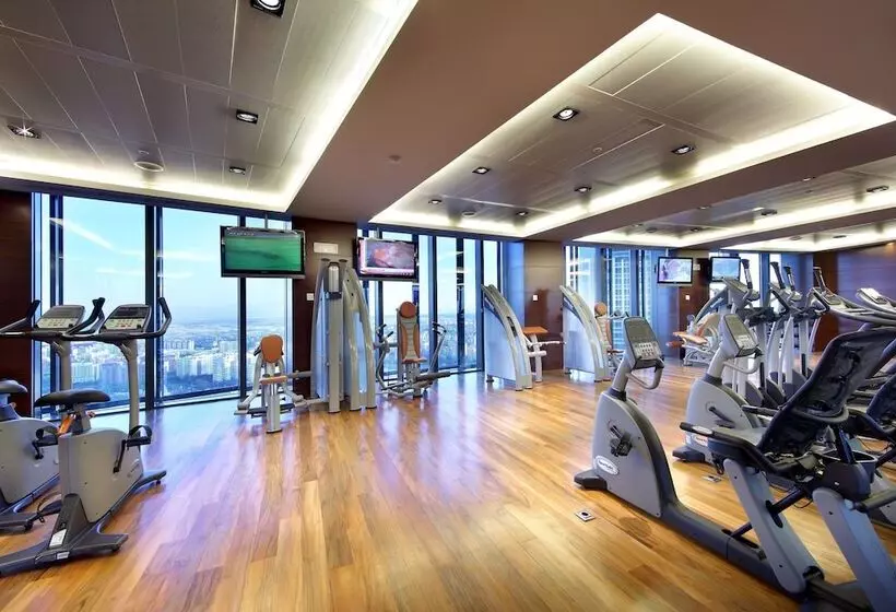 هتل Eurostars Madrid Tower