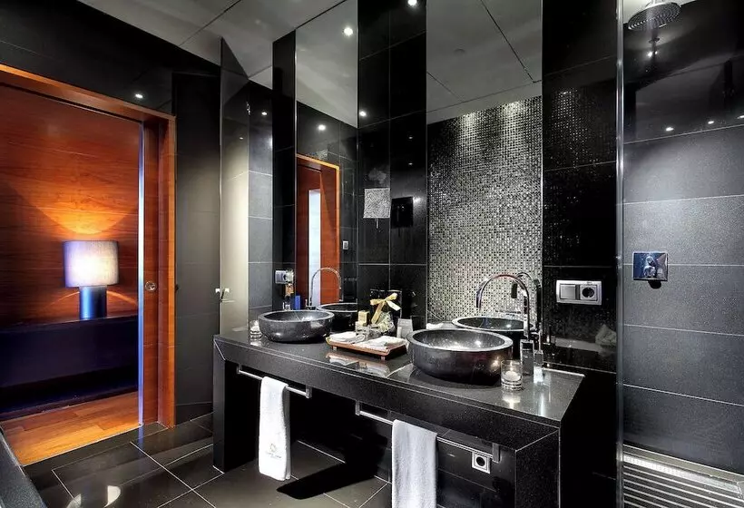 هتل Eurostars Madrid Tower