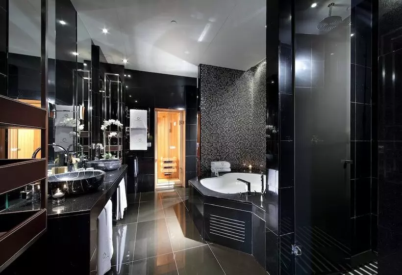 هتل Eurostars Madrid Tower