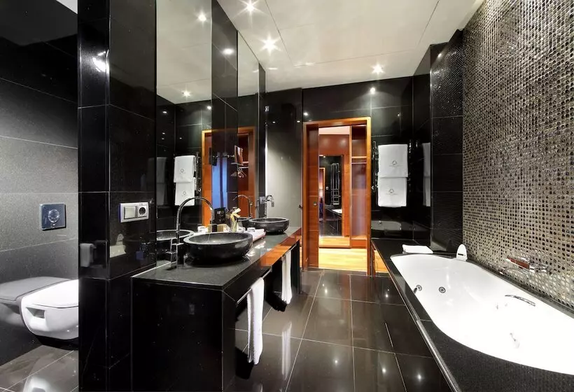 هتل Eurostars Madrid Tower
