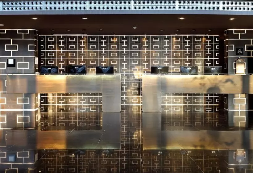 هتل Eurostars Madrid Tower