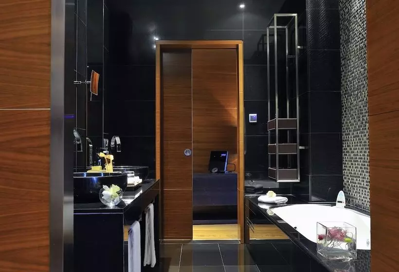 هتل Eurostars Madrid Tower