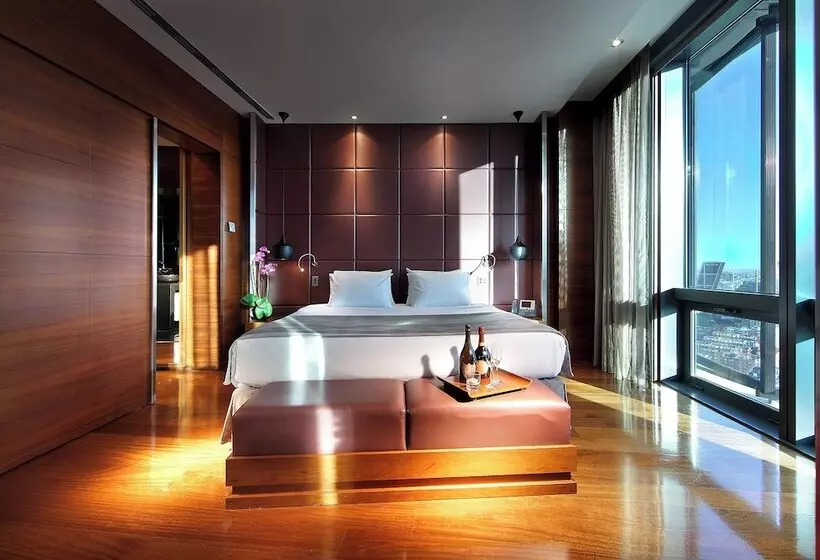 هتل Eurostars Madrid Tower