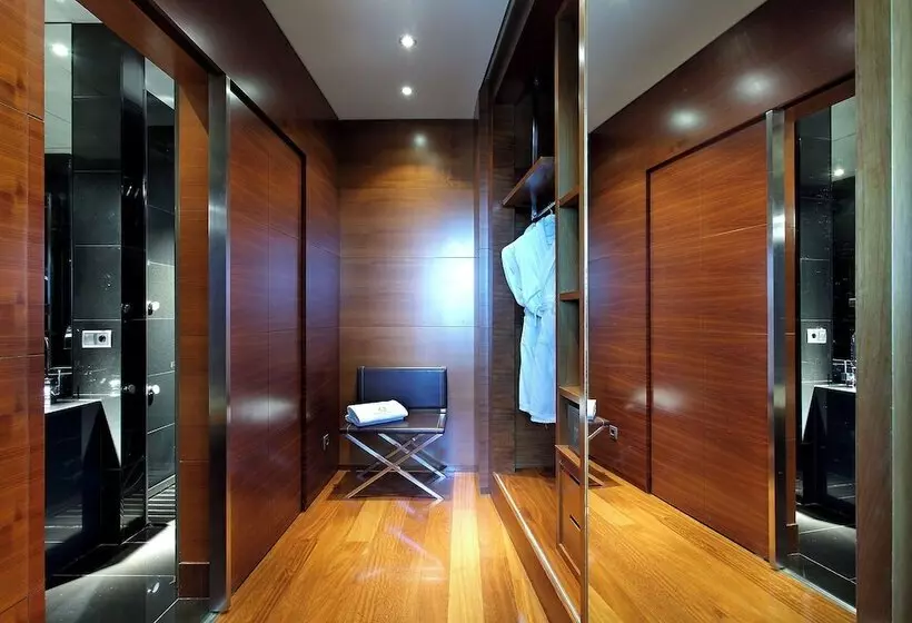 هتل Eurostars Madrid Tower
