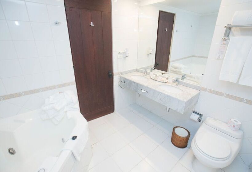 ホテル Santa Cruz Plaza