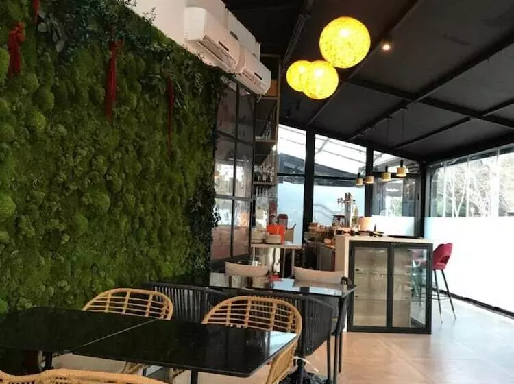 هتل Suites Feria De Madrid