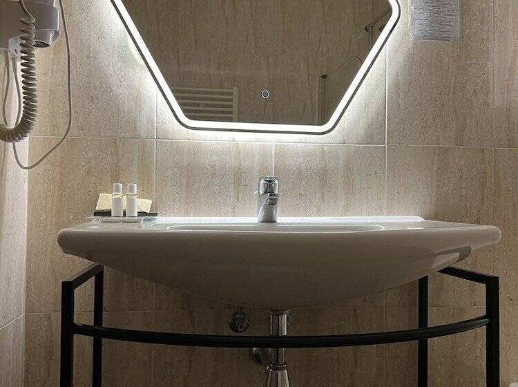 هتل Suites Feria De Madrid