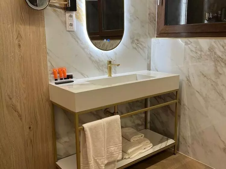 هتل Suites Feria De Madrid