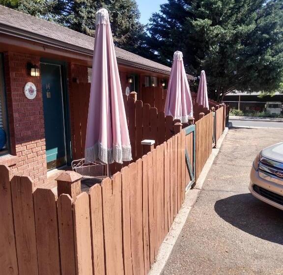 汽车旅馆  The Charin Inn