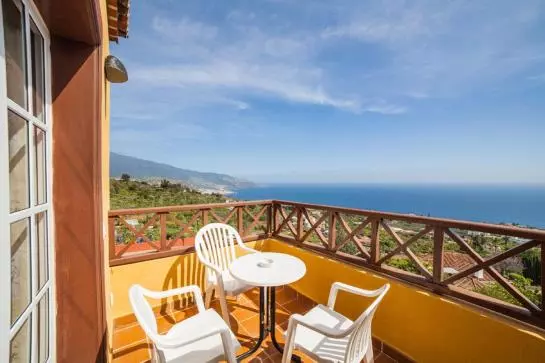 Apartamentos HC7 Breñas Garden