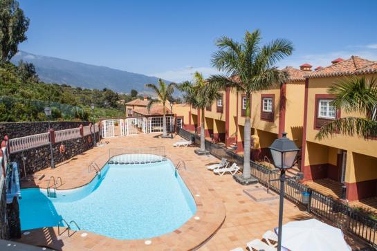 Apartamentos HC7 Breñas Garden