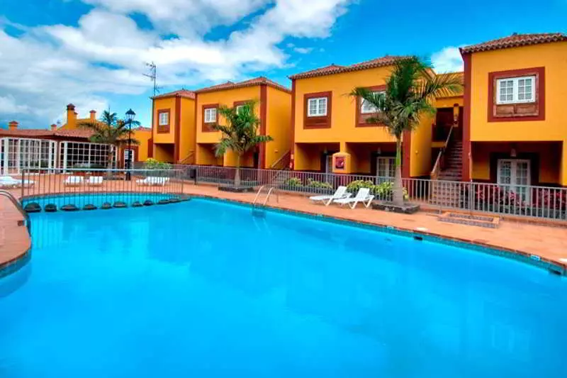 Apartamentos HC7 Breñas Garden