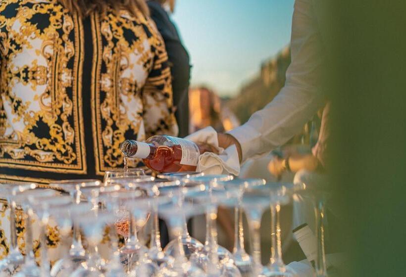 فندق Athina Luxury Suites