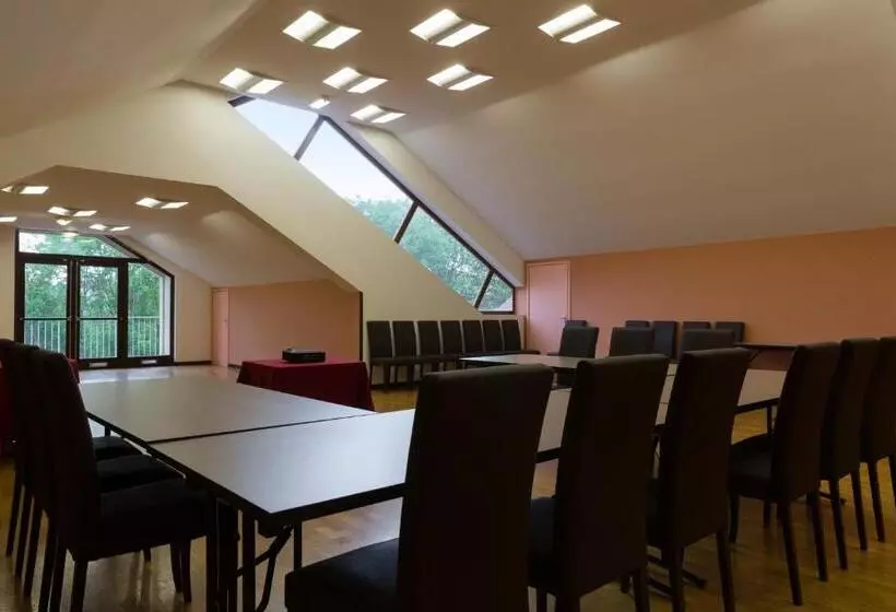 ホテル Hôtel Du Béryl, Lons Le Saunier