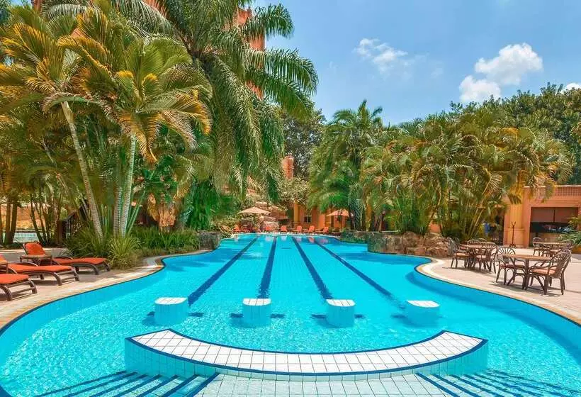 هتل Kampala Serena