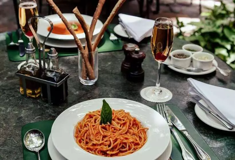 هتل Kampala Serena