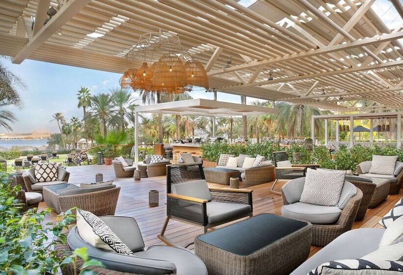 Отель Le Méridien Mina Seyahi Beach Resort & Waterpark