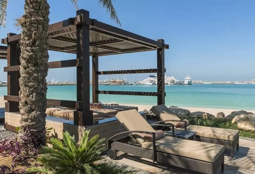 هتل Le Méridien Mina Seyahi Beach Resort & Waterpark