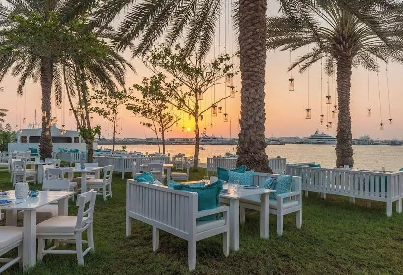هتل Le Méridien Mina Seyahi Beach Resort & Waterpark
