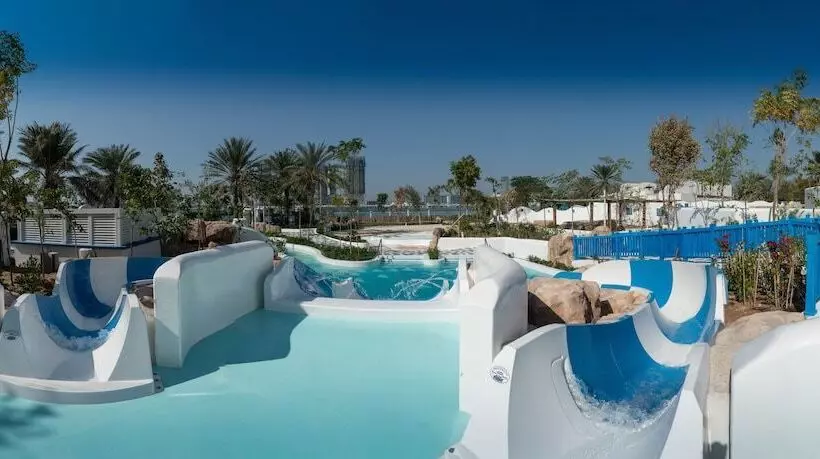 هتل Le Méridien Mina Seyahi Beach Resort & Waterpark