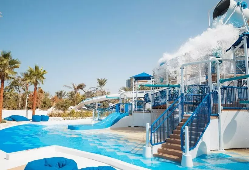 هتل Le Méridien Mina Seyahi Beach Resort & Waterpark