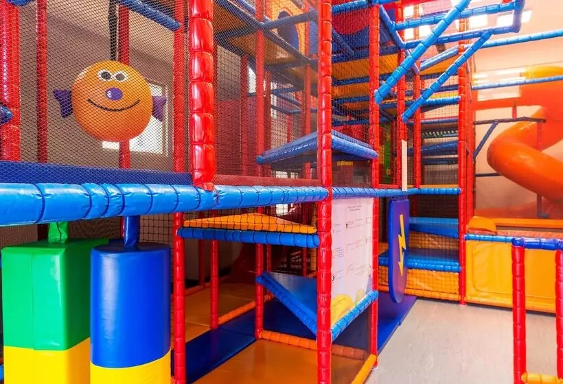هتل Le Méridien Mina Seyahi Beach Resort & Waterpark