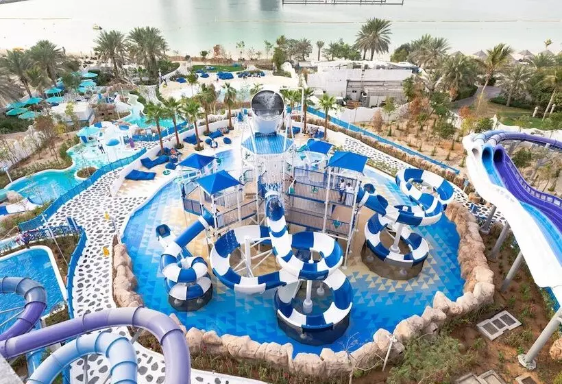 هتل Le Méridien Mina Seyahi Beach Resort & Waterpark