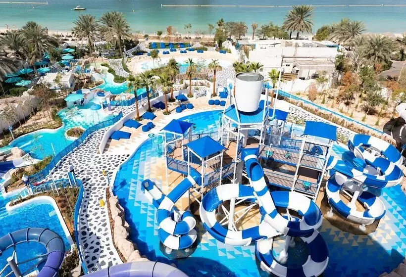 هتل Le Méridien Mina Seyahi Beach Resort & Waterpark